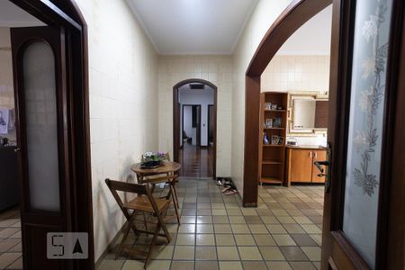 Casa à venda com 576m², 4 quartos e 10 vagasCorredor - Casa 2
