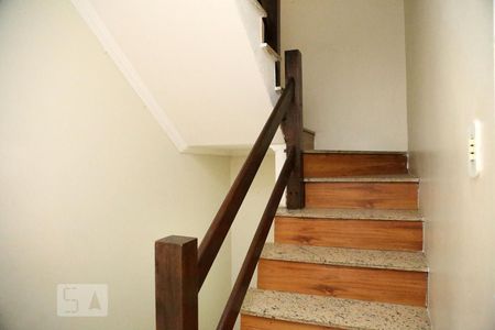 Escada de casa para alugar com 4 quartos, 300m² em Parque Monte Alegre, Taboão da Serra