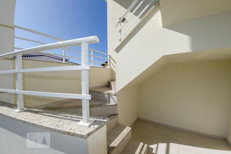 Apartamento para alugar com 84m², 2 quartos e 1 vagaEscada na área comum