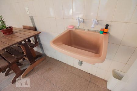 Casa à venda com 300m², 4 quartos e 2 vagas Casa à venda com 300m², 4 quartos e 2 vagasarea de serviço