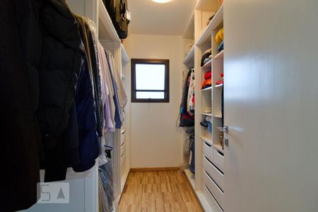 Apartamento à venda com 195m², 4 quartos e 4 vagasCloset da Suíte 1