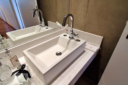 Apartamento à venda com 195m², 4 quartos e 4 vagasLavabo