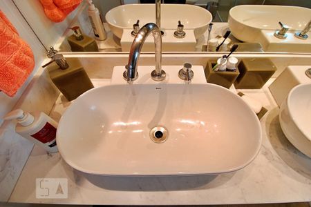 Apartamento à venda com 195m², 4 quartos e 4 vagasBanheiro da Suíte 1