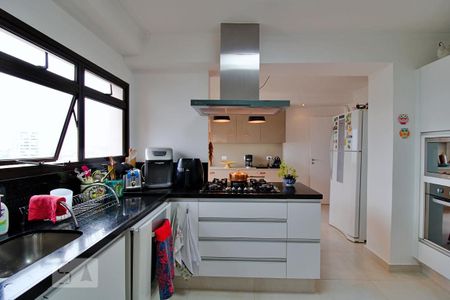 Apartamento à venda com 195m², 4 quartos e 4 vagasCozinha