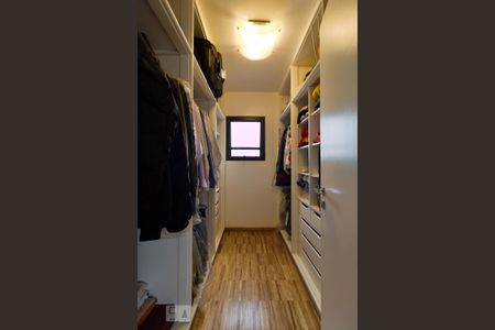 Apartamento à venda com 195m², 4 quartos e 4 vagasCloset da Suíte 1