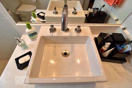 Apartamento à venda com 195m², 4 quartos e 4 vagasBanheiro da Suíte 2