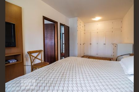 Casa à venda com 230m², 4 quartos e 2 vagasQuarto 4 - Suíte