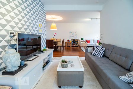 Casa à venda com 230m², 4 quartos e 2 vagasSala de TV