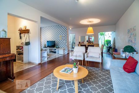 Casa à venda com 230m², 4 quartos e 2 vagasSala de Estar