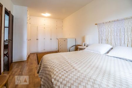 Casa à venda com 230m², 4 quartos e 2 vagasQuarto 4 - Suíte