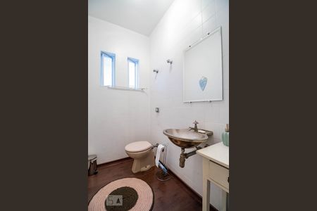 Casa à venda com 230m², 4 quartos e 2 vagasLavabo