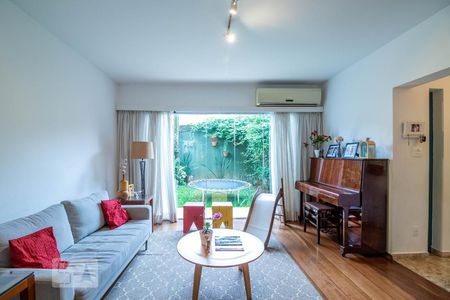 Casa à venda com 230m², 4 quartos e 2 vagasSala de Estar