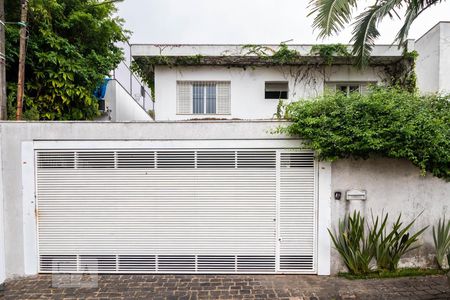 Casa à venda com 230m², 4 quartos e 2 vagasFachada