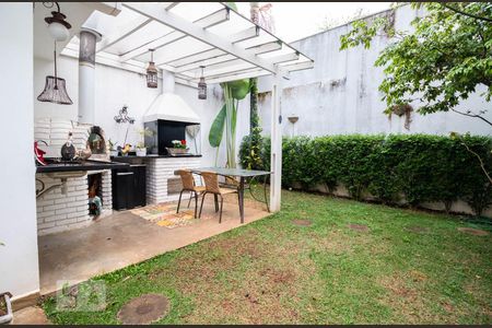 Casa à venda com 230m², 4 quartos e 2 vagasQuintal