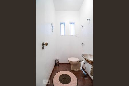 Casa à venda com 230m², 4 quartos e 2 vagasLavabo