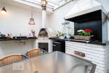 Casa à venda com 230m², 4 quartos e 2 vagasQuintal - Churrasqueira