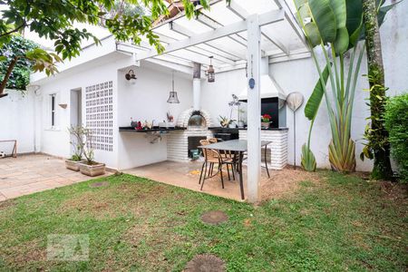 Casa à venda com 230m², 4 quartos e 2 vagasQuintal - Churrasqueira