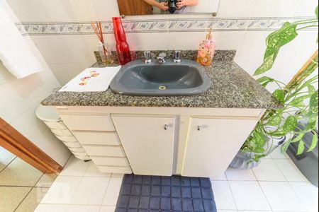 Casa à venda com 198m², 3 quartos e 2 vagas Casa à venda com 198m², 3 quartos e 2 vagasBanheiro Social