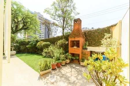 Casa à venda com 198m², 3 quartos e 2 vagas Casa à venda com 198m², 3 quartos e 2 vagasQuintal