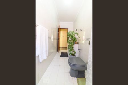 Casa à venda com 198m², 3 quartos e 2 vagas Casa à venda com 198m², 3 quartos e 2 vagasBanheiro Social