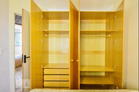 Apartamento para alugar com 57m², 3 quartos e 1 vagaQuarto 01