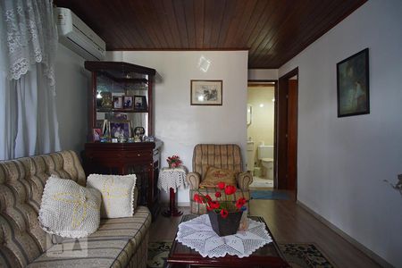 Sala de casa à venda com 3 quartos, 150m² em Santa Maria Goretti, Porto Alegre