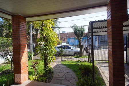 Sala - Vista de casa à venda com 3 quartos, 150m² em Santa Maria Goretti, Porto Alegre