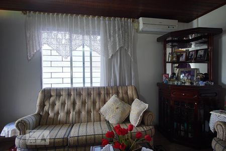 Sala de casa à venda com 3 quartos, 150m² em Santa Maria Goretti, Porto Alegre