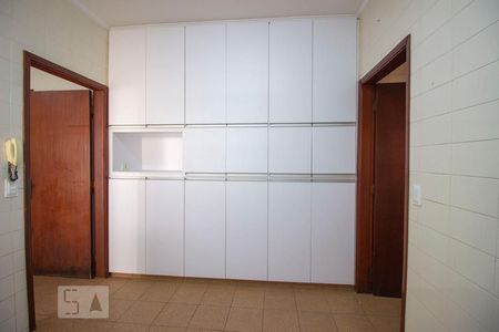 Casa para alugar com 290m², 5 quartos e 7 vagasCozinha - Armários