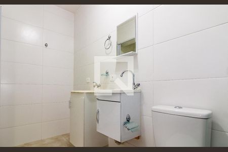 Banheiro de kitnet/studio para alugar com 1 quarto, 23m² em Butantã, São Paulo