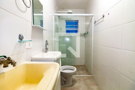 Banheiro de kitnet/studio para alugar com 1 quarto, 23m² em Butantã, São Paulo