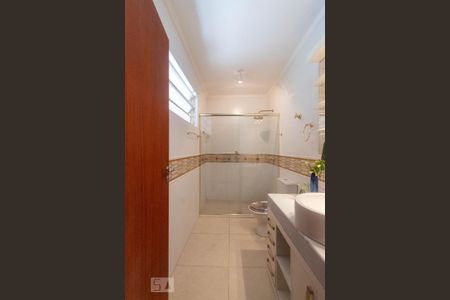 Banheiro da Suíte de casa à venda com 3 quartos, 400m² em Ipanema, Porto Alegre