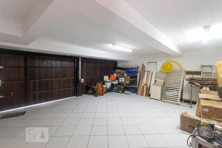 Garagem de casa à venda com 3 quartos, 400m² em Ipanema, Porto Alegre
