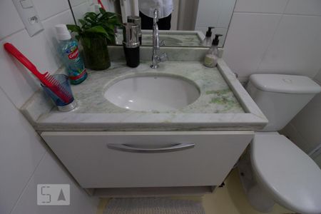Apartamento à venda com 81m², 3 quartos e 2 vagas Apartamento à venda com 81m², 3 quartos e 2 vagasDetalhe banheiro