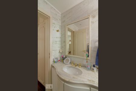 Apartamento à venda com 205m², 3 quartos e 3 vagasBanheiro Suíte 2