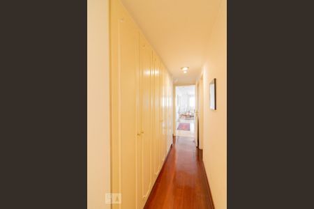 Apartamento à venda com 205m², 3 quartos e 3 vagasCorredor Quartos