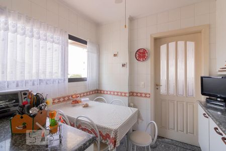 Apartamento à venda com 205m², 3 quartos e 3 vagasCozinha