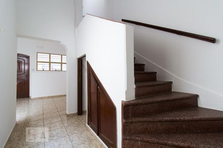Corredor e escadas de casa para alugar com 3 quartos, 110m² em Vila Hortência, Sorocaba