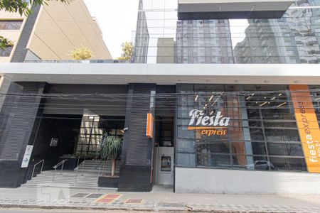 Apartamento à venda com 34m², 1 quarto e sem vaga Apartamento à venda com 34m², 1 quarto e sem vagaFachada e Portaria