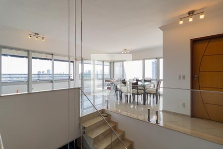 Apartamento à venda com 330m², 3 quartos e 3 vagas Apartamento à venda com 330m², 3 quartos e 3 vagasCobertura