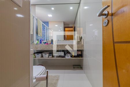 Apartamento à venda com 330m², 3 quartos e 3 vagas Apartamento à venda com 330m², 3 quartos e 3 vagasBanheiro da Suíte 1