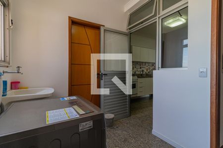 Apartamento à venda com 330m², 3 quartos e 3 vagas Apartamento à venda com 330m², 3 quartos e 3 vagasÁrea de Serviço