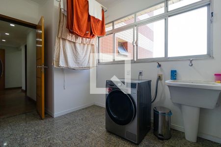 Apartamento à venda com 330m², 3 quartos e 3 vagas Apartamento à venda com 330m², 3 quartos e 3 vagasÁrea de Serviço