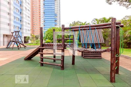 Apartamento à venda com 330m², 3 quartos e 3 vagas Apartamento à venda com 330m², 3 quartos e 3 vagasÁrea comum - Playground