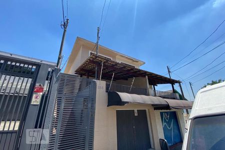 Casa para alugar com 129m², 2 quartos e 2 vagas Casa para alugar com 129m², 2 quartos e 2 vagasFachada