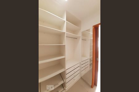 Apartamento para alugar com 66m², 2 quartos e sem vagaCloset do quarto