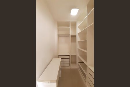 Apartamento para alugar com 66m², 2 quartos e sem vagaCloset do quarto
