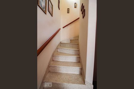 escada acesso dormitorios de casa à venda com 3 quartos, 155m² em Parque Mandaqui, São Paulo