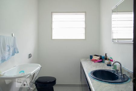 Casa à venda com 166m², 3 quartos e 2 vagasBanheiro