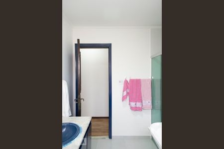 Casa à venda com 166m², 3 quartos e 2 vagasBanheiro